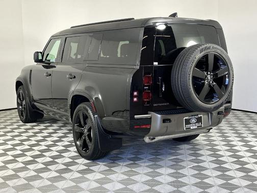 2025 Land Rover Defender P400 X-Dynamic SE