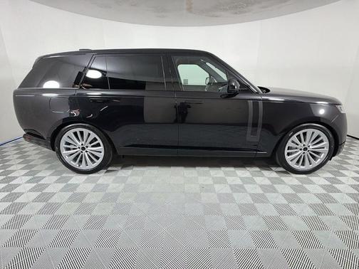Santorini Black 2026 Land Rover Range Rover P400 SE 7 Seat