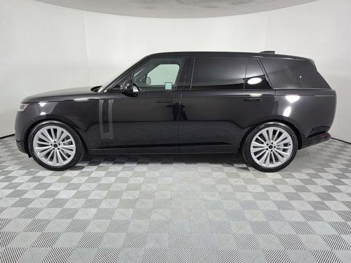 Santorini Black 2026 Land Rover Range Rover P400 SE 7 Seat