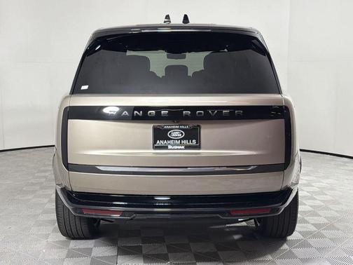 2026 Land Rover Range Rover P400 SE 7 Seat