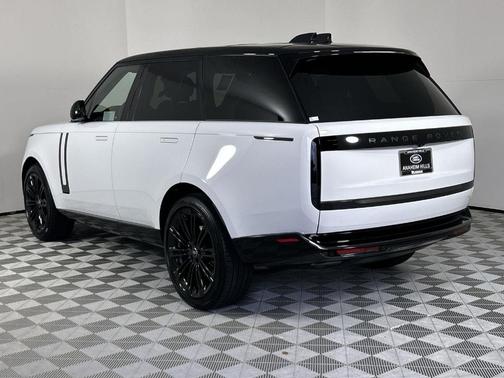 2025 Land Rover Range Rover P400 SE