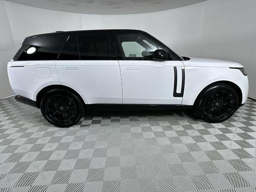 2025 Land Rover Range Rover P400 SE