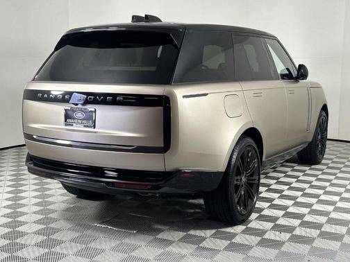 2025 Land Rover Range Rover P530 SE