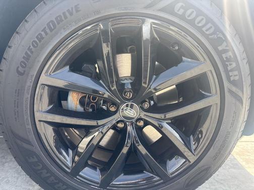 Fuji White 2024 Land Rover Range Rover Velar S