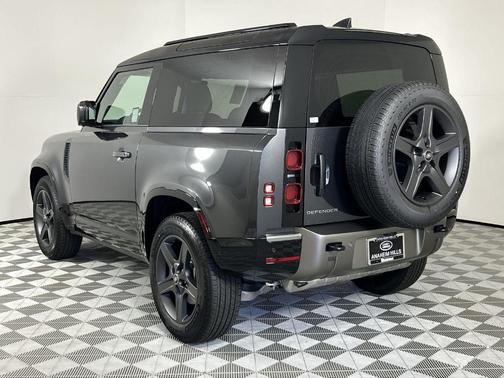 2025 Land Rover Defender P400 X-Dynamic SE