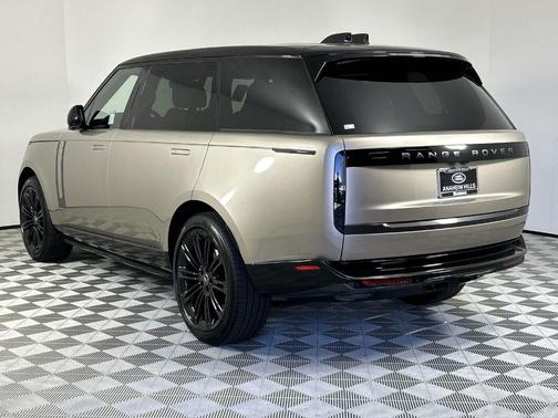 2025 Land Rover Range Rover P400 SE 7 Seat
