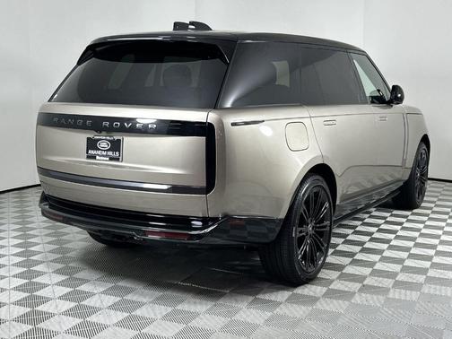 2025 Land Rover Range Rover P400 SE 7 Seat