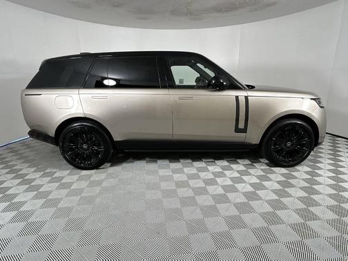 2025 Land Rover Range Rover P400 SE 7 Seat