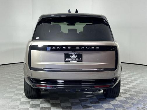 2025 Land Rover Range Rover P400 SE 7 Seat