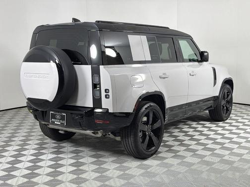 2026 Land Rover Defender P400 X-Dynamic SE