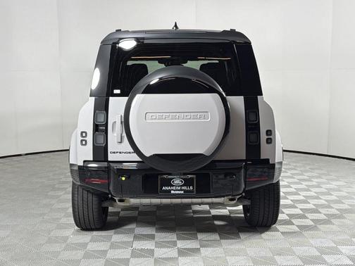 2026 Land Rover Defender P400 X-Dynamic SE