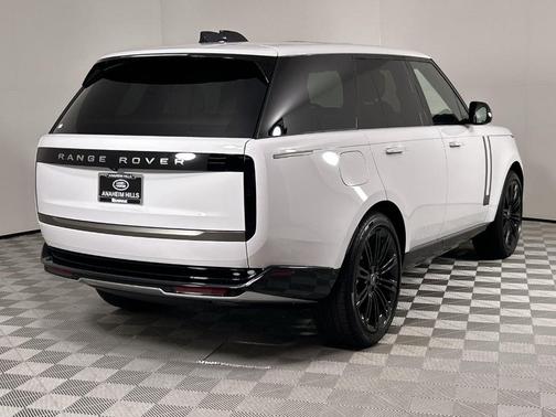 2025 Land Rover Range Rover P400 SE