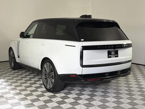 2026 Land Rover Range Rover SE