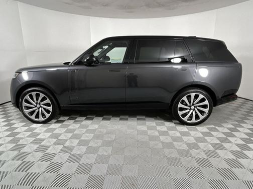 2025 Land Rover Range Rover P530 SE 7 Seat