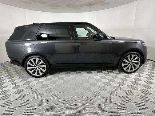 2025 Land Rover Range Rover P530 SE 7 Seat