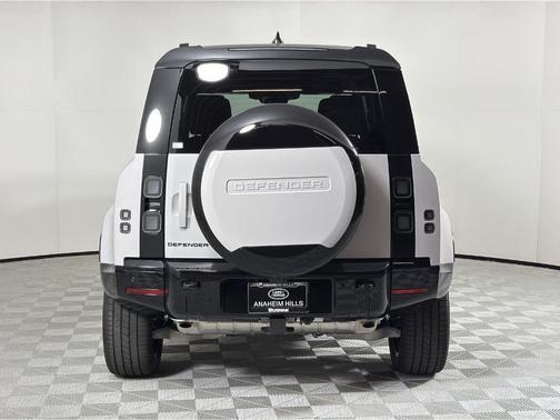 2026 Land Rover Defender P400 X-Dynamic SE