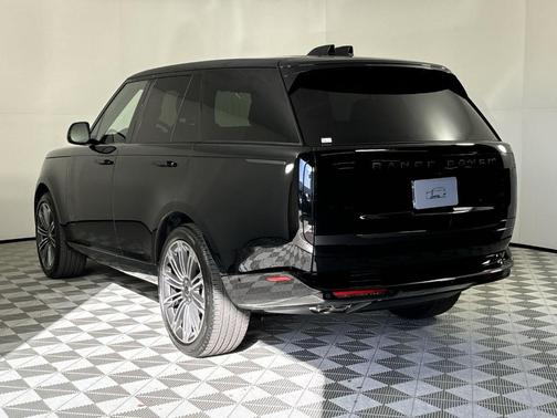 2025 Land Rover Range Rover P530 SE
