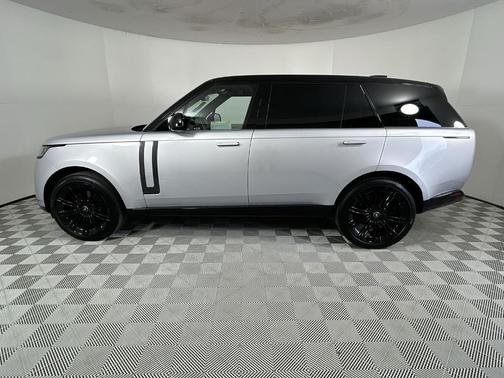 2025 Land Rover Range Rover P400 SE 7 Seat