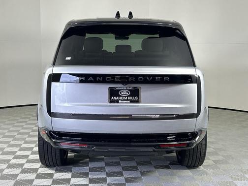 2025 Land Rover Range Rover P400 SE 7 Seat