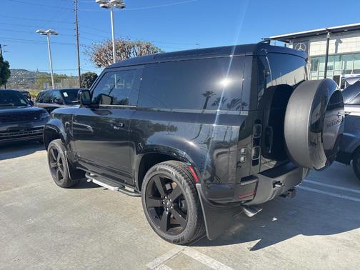 2023 Land Rover Defender 90 V8