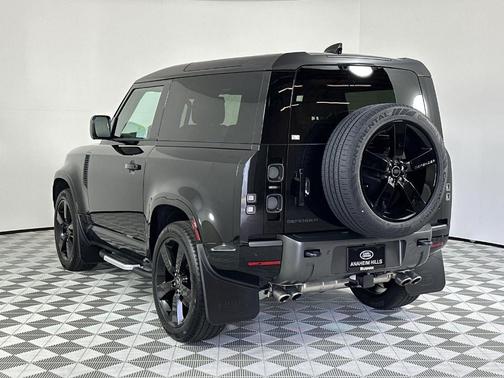 2023 Land Rover Defender 90 V8