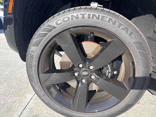 2023 Land Rover Defender 90 V8