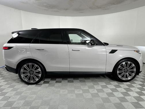 2025 Land Rover Range Rover Sport P360 SE