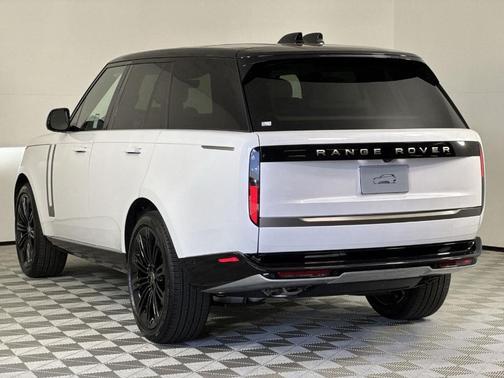 2025 Land Rover Range Rover P530 SE
