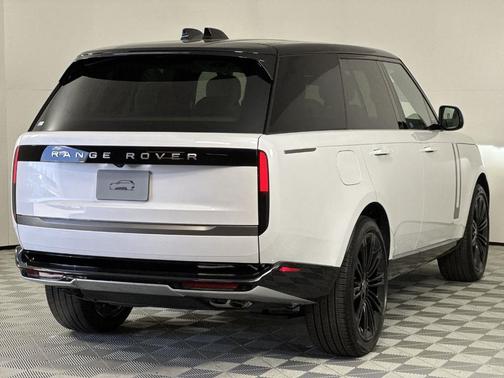 2025 Land Rover Range Rover P530 SE