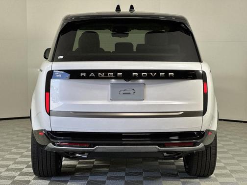 2025 Land Rover Range Rover P530 SE