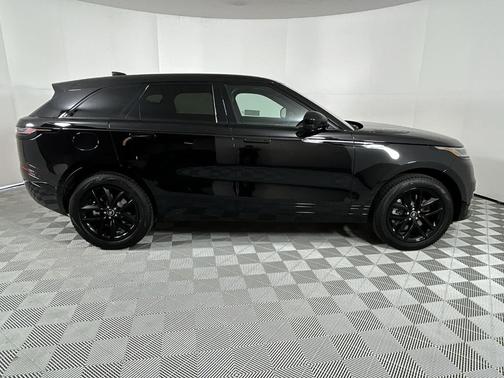 2026 Land Rover Range Rover Velar Dynamic SE