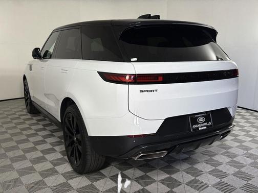 2025 Land Rover Range Rover Sport P360 SE