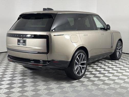 2026 Land Rover Range Rover P550e SE