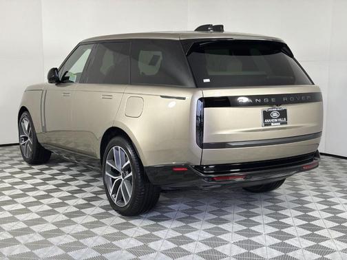 2026 Land Rover Range Rover P550e SE
