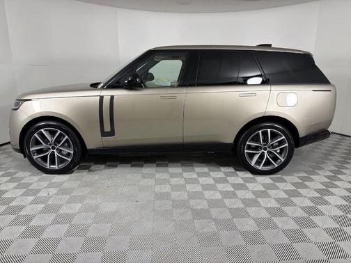 2026 Land Rover Range Rover P550e SE