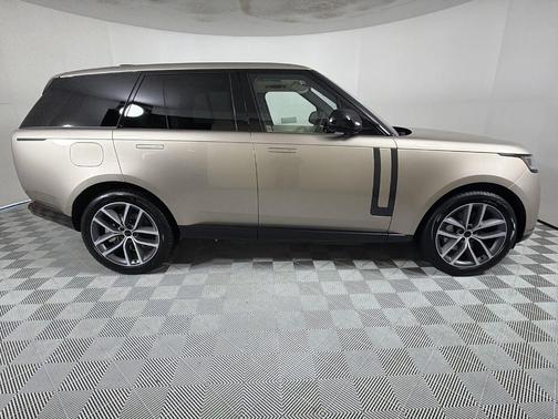 2026 Land Rover Range Rover P550e SE