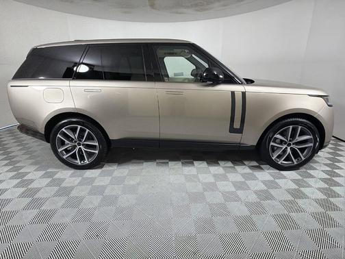 2026 Land Rover Range Rover P550e SE