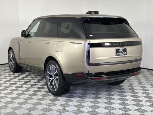 2026 Land Rover Range Rover P550e SE
