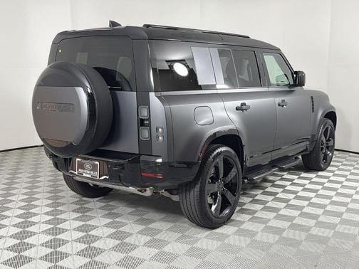 2026 Land Rover Defender 110 X-Dynamic SE
