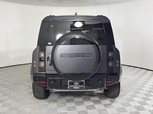 2026 Land Rover Defender 110 X-Dynamic SE