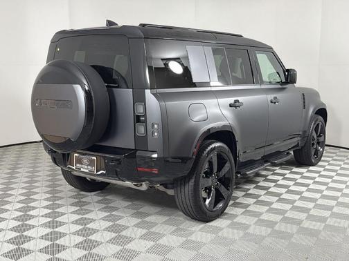 2026 Land Rover Defender 110 X-Dynamic SE