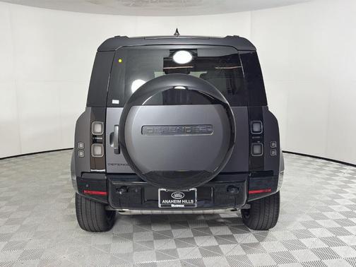 2026 Land Rover Defender 110 X-Dynamic SE