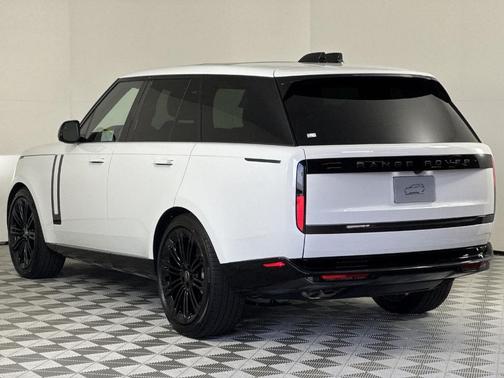 2025 Land Rover Range Rover P530 SE