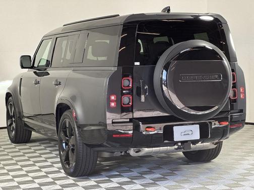 2025 Land Rover Defender P400 X