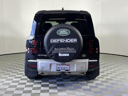 2023 Land Rover Defender SE
