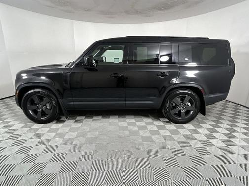 2023 Land Rover Defender SE