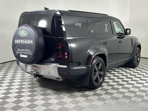 2023 Land Rover Defender SE
