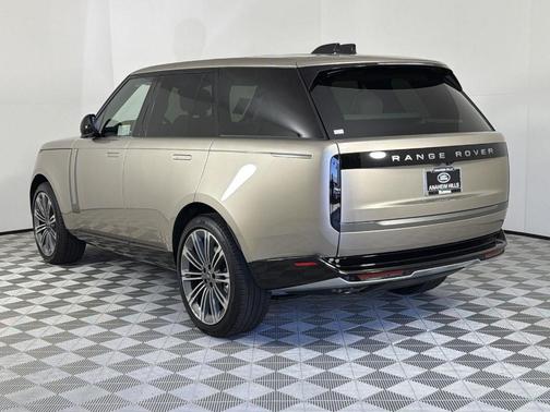 2025 Land Rover Range Rover P530 SE