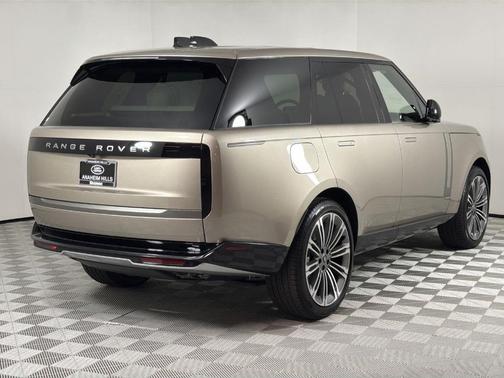 2025 Land Rover Range Rover P530 SE