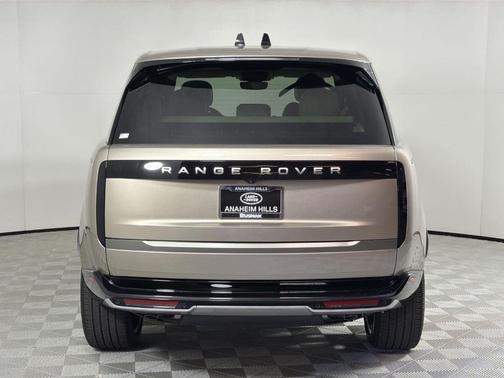 2025 Land Rover Range Rover P530 SE